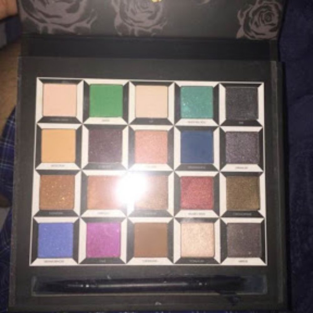 makeup... PICK UP ONLY FORT WORTH AREA